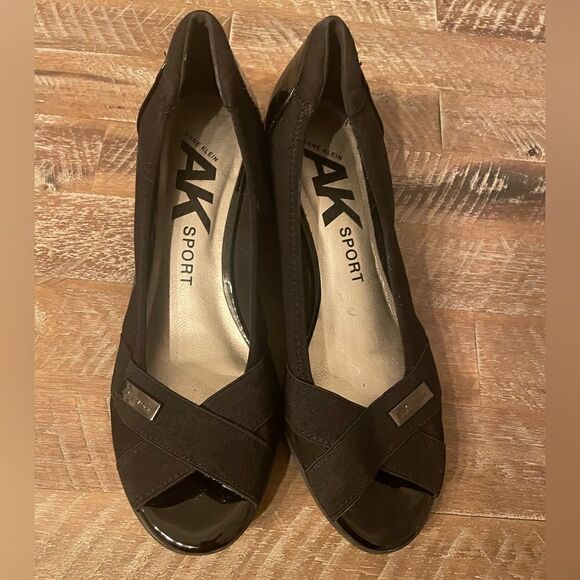 Anne Klein wedge heels sz 7.5 - Picture 2 of 2